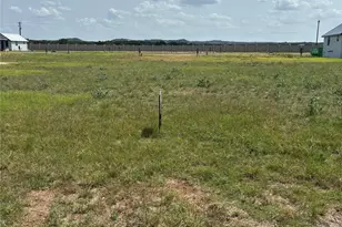 105 E Ogle Ct, Fredericksburg, TX 78624 - Photo 1