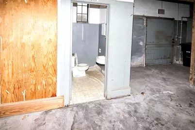 702 Upton Avenue, Schulenburg, TX 78956 - Photo 15