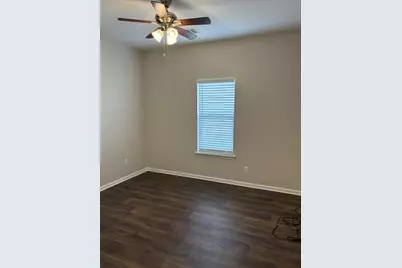 313 NW Carlos G Parker Boulevard NW, Taylor, TX 76574 - Photo 5