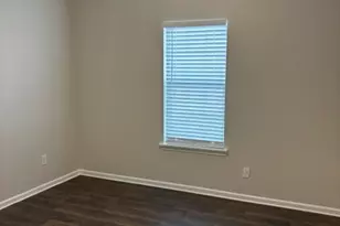 313 NW Carlos G Parker Blvd NW, Taylor, TX 76574 - Photo 5