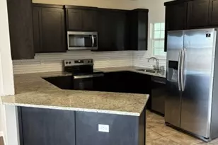 313 NW Carlos G Parker Blvd NW, Taylor, TX 76574 - Photo 3