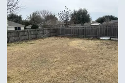 313 NW Carlos G Parker Boulevard NW, Taylor, TX 76574 - Photo 11