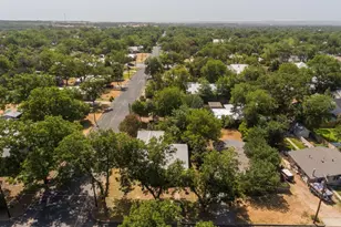611 N Adams St, Fredericksburg, TX 78624 - Photo 29