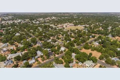 611 N Adams Street, Fredericksburg, TX 78624 - Photo 33