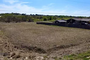 310 Rancho Linda Dr, Lockhart, TX 78644 - Photo 3