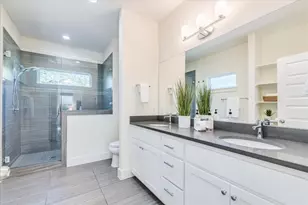 1106 Lambie St, Austin, TX 78702 - Photo 9