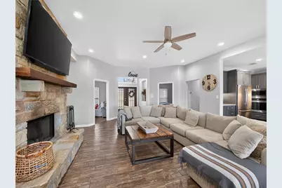 494 Flash Circle, Luling, TX 78648 - Photo 9