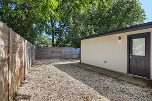 2101 Benwick Cir, Austin, TX 78723 - Photo 3