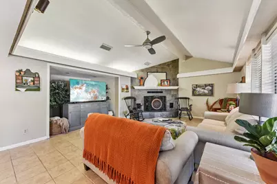 111 Post Oak Drive, Elgin, TX 78621 - Photo 3