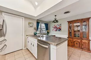 111 Post Oak Dr, Elgin, TX 78621 - Photo 5
