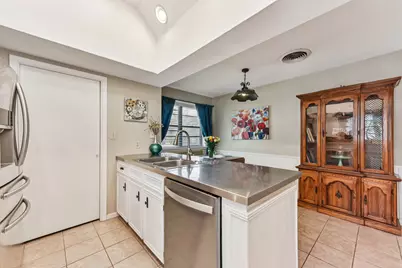 111 Post Oak Drive, Elgin, TX 78621 - Photo 5