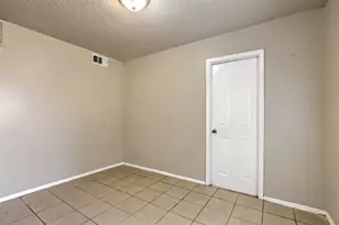 1302 Radcliff Dr, Austin, TX 78752 - Photo 9