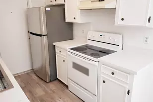 8813 Cainwood Ln, Austin, TX 78729 - Photo 9