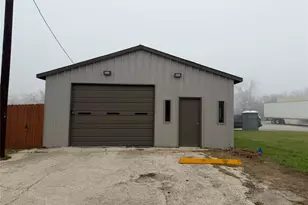 1541 E Pierce St, Luling, TX 78648 - Photo 1