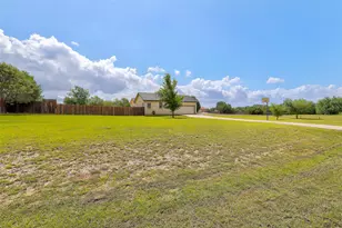 201 Christine Ln, Liberty Hill, TX 78642 - Photo 9