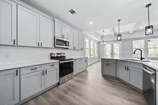 106 Halawa Ct, Bastrop, TX 78602 - Photo 5