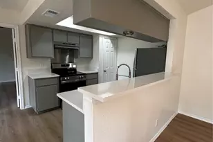 8809 Cainwood Ln, Austin, TX 78729 - Photo 17