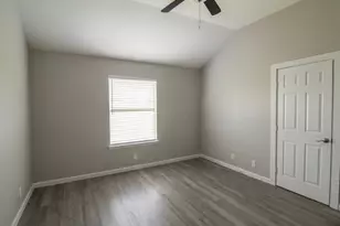 108 Cottonwood Dr, Hutto, TX 78634 - Photo 11