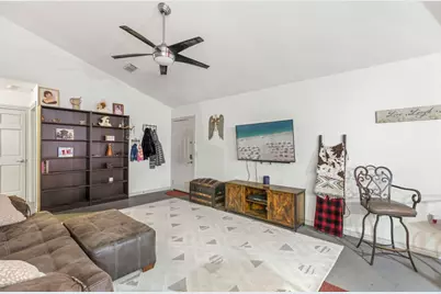 116 S Hackberry Avenue, Luling, TX 78648 - Photo 31