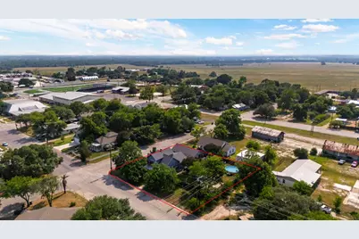 116 S Hackberry Avenue, Luling, TX 78648 - Photo 3