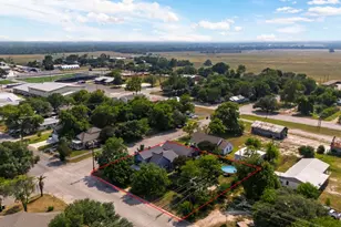 116 S Hackberry Ave, Luling, TX 78648 - Photo 3