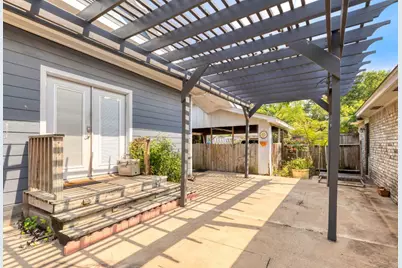 116 S Hackberry Avenue, Luling, TX 78648 - Photo 23