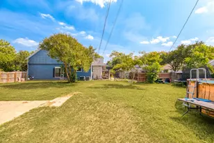 116 S Hackberry Ave, Luling, TX 78648 - Photo 27