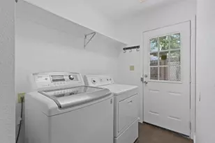 1211 Delano St, Austin, TX 78721 - Photo 11