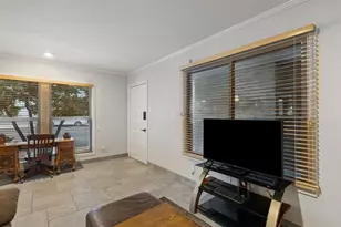 505 W 7th St, Austin, TX 78701 - Photo 5