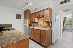 505 W 7th St, Austin, TX 78701 - Photo 9