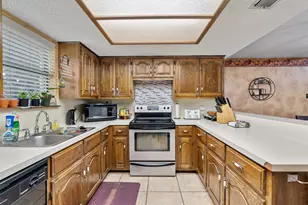 401 Drake Ln, Taylor, TX 76574 - Photo 11