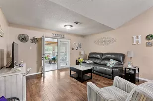 401 Drake Ln, Taylor, TX 76574 - Photo 5