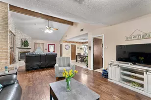 401 Drake Ln, Taylor, TX 76574 - Photo 7
