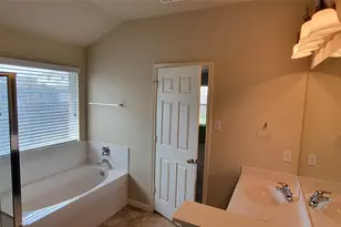 207 Wildcat Dr, Bastrop, TX 78602 - Photo 17