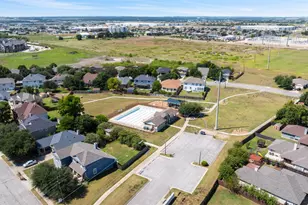 211 Brookside St, Hutto, TX 78634 - Photo 35