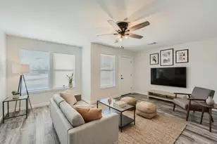 111 Fisher St, Elgin, TX 78621 - Photo 5