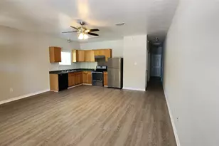 605 M L K Blvd, Elgin, TX 78621 - Photo 5