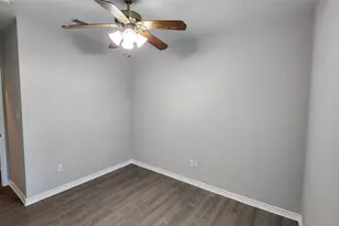 605 M L K Blvd, Elgin, TX 78621 - Photo 11