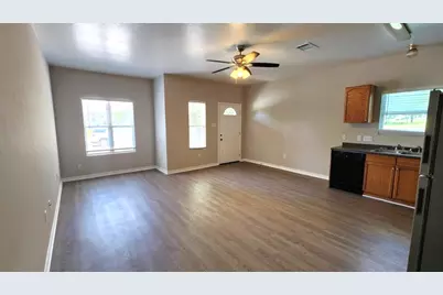 605 M L K Boulevard #A, Elgin, TX 78621 - Photo 7