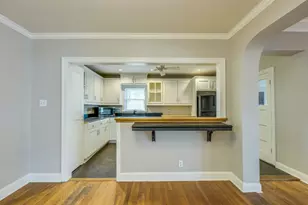 1300 Crestwood Rd, Austin, TX 78722 - Photo 9