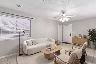 421 W San Antonio St, San Marcos, TX 78666 - Photo 3