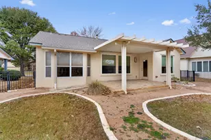 195 Whispering Wind Dr, Georgetown, TX 78633 - Photo 31