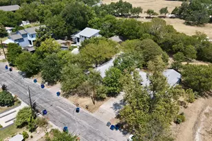 402 Swanee Dr, Austin, TX 78752 - Photo 1