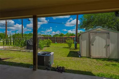 201 E Eggleston Street, Manor, TX 78653 - Photo 33