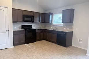 123 Saranac Dr, Elgin, TX 78621 - Photo 3
