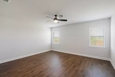 501 W Luna Blue Lane, Jarrell, TX 76537 - Photo 5
