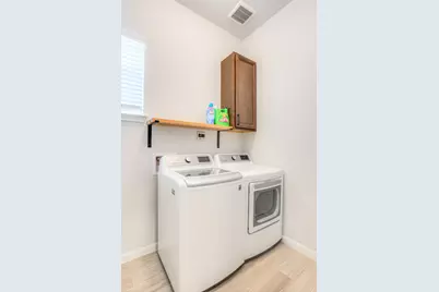 8313 Silhouette Street, Austin, TX 78744 - Photo 17