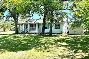 2105 W Gillis Ave, Cameron, TX 76520 - Photo 1