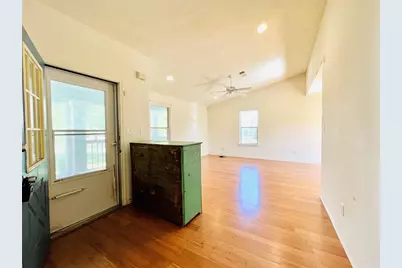 2105 W Gillis Avenue, Cameron, TX 76520 - Photo 11