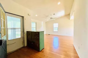 2105 W Gillis Ave, Cameron, TX 76520 - Photo 11